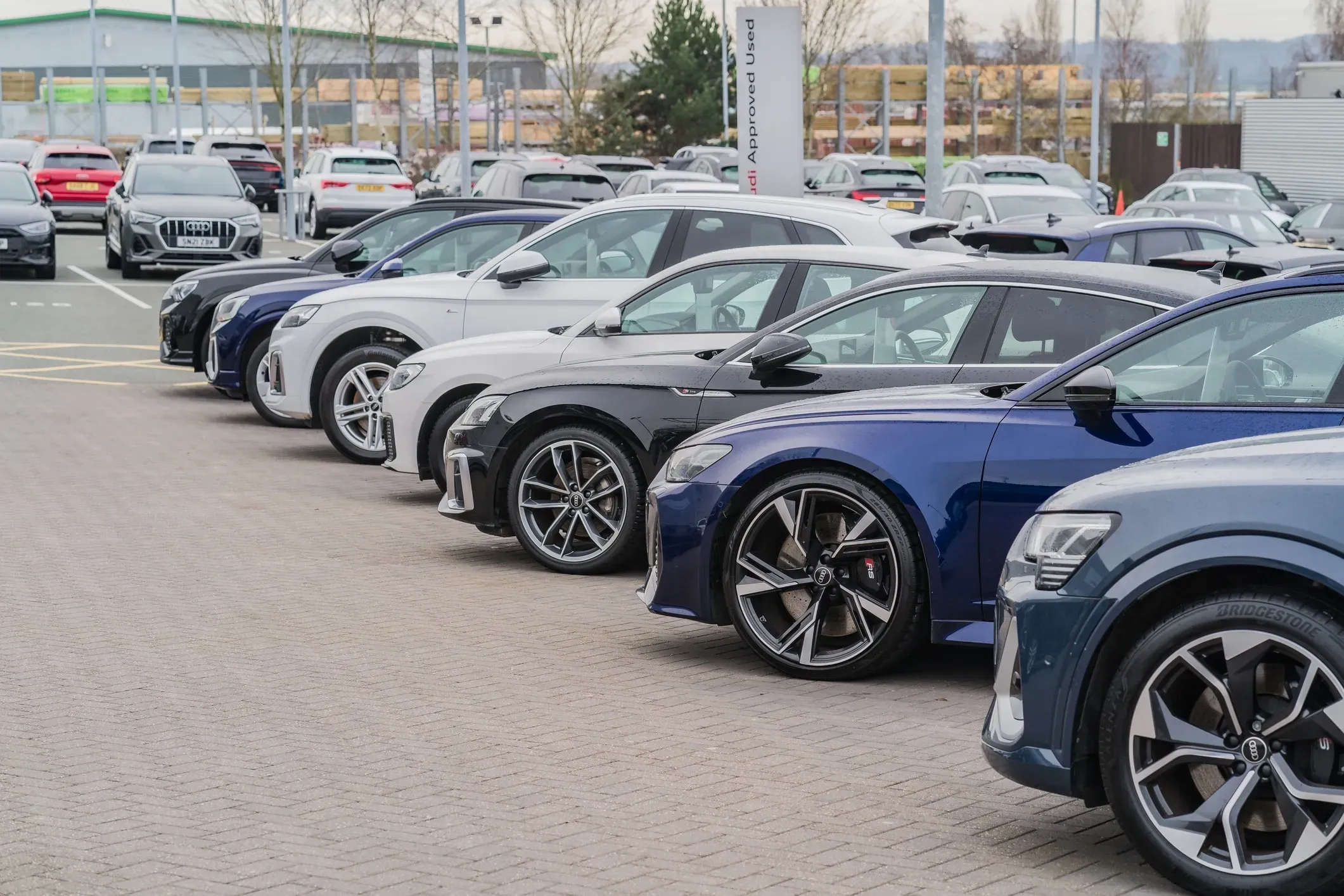 The Role of Data in Enhancing Professional Car Broker Services in the UK